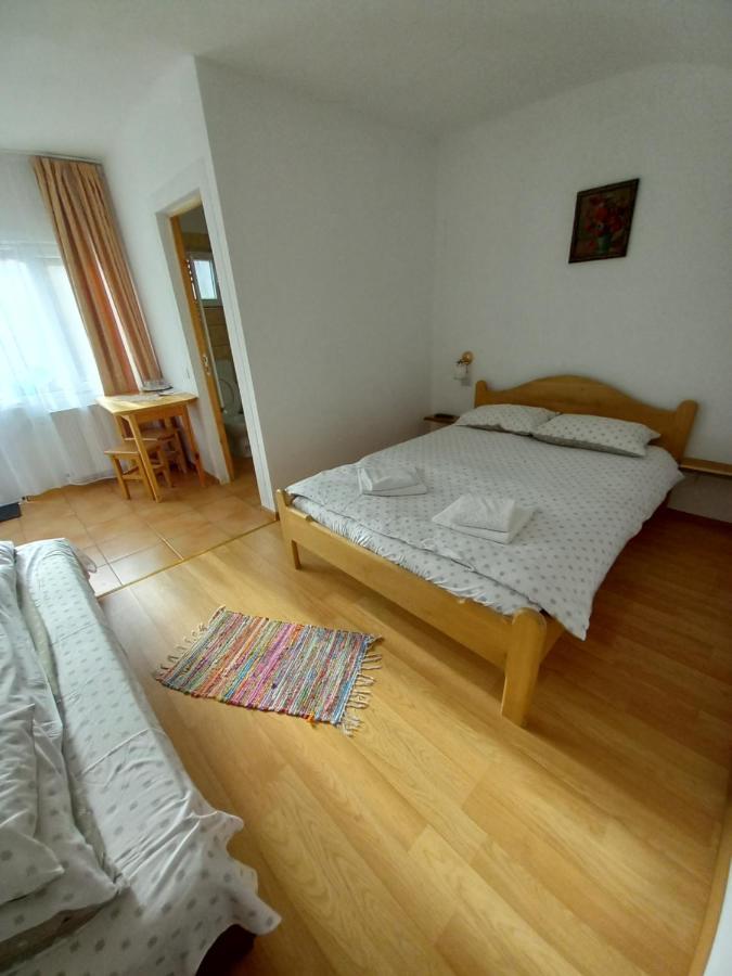 Casa Din Barcutゲストハウス エクステリア 写真