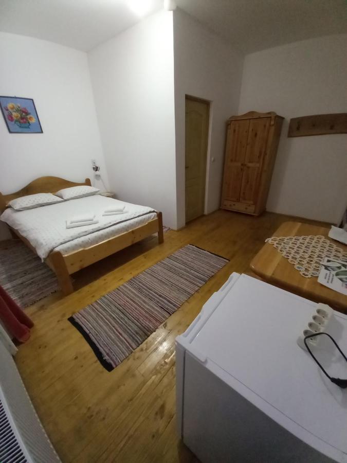 Casa Din Barcutゲストハウス エクステリア 写真