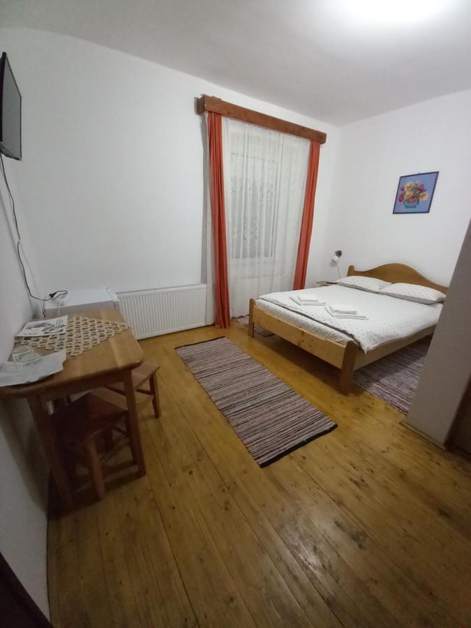 Casa Din Barcutゲストハウス エクステリア 写真